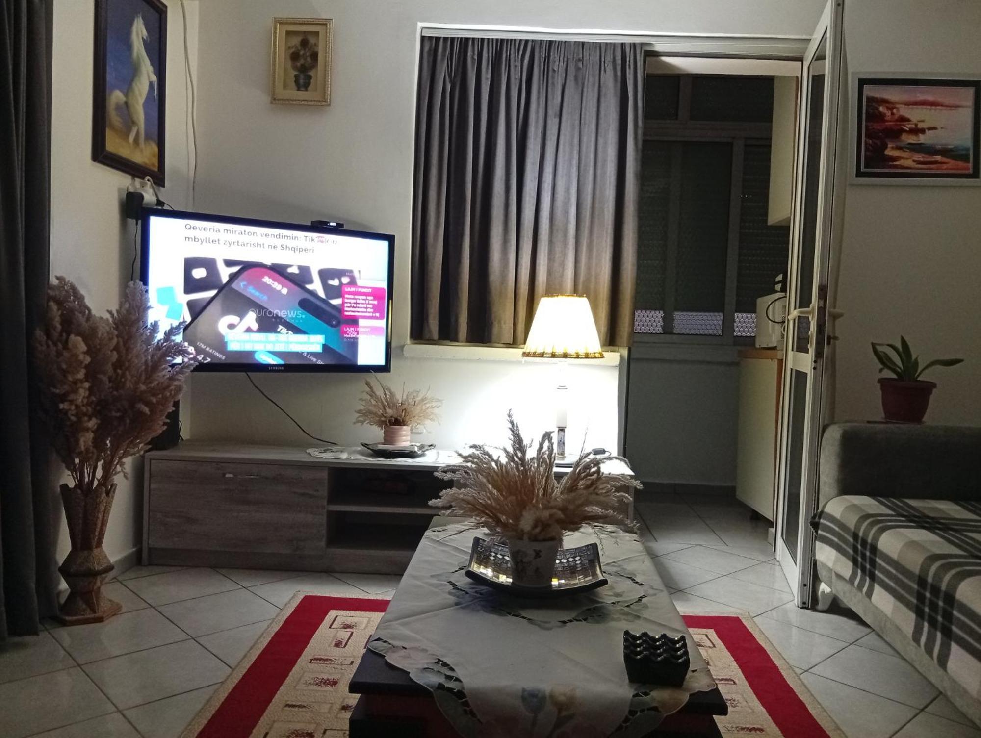 Entire Flat To Chill, In Center Of Appartamento Tirana